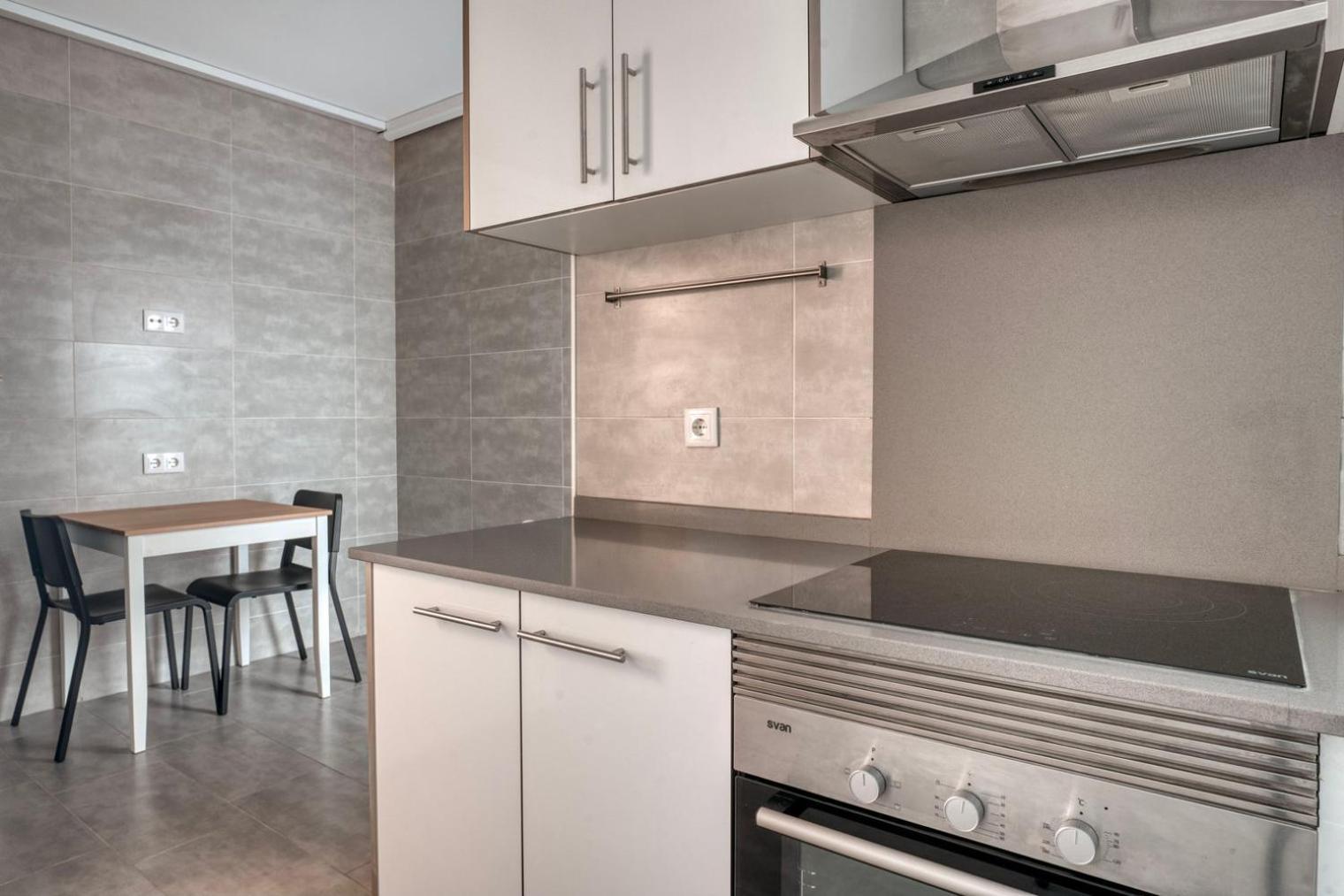 Apartment Renovated Les Tres Torres 3br Bcn-94 *