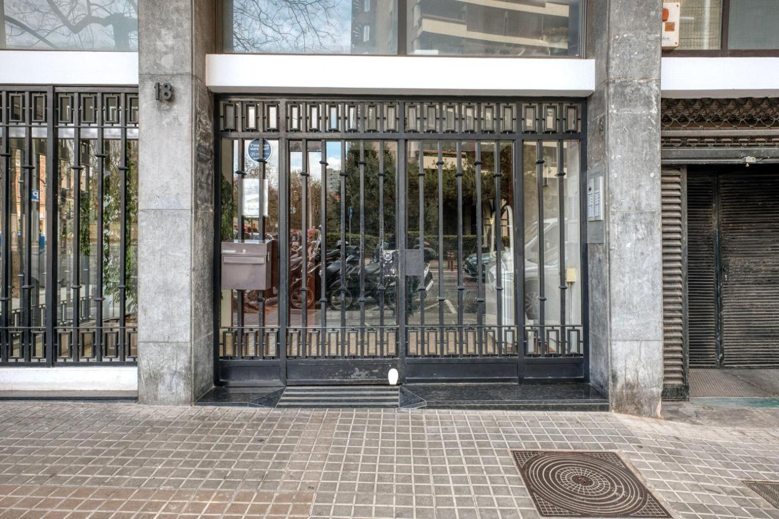 Apartment Renovated Les Tres Torres 3br Bcn-94 *